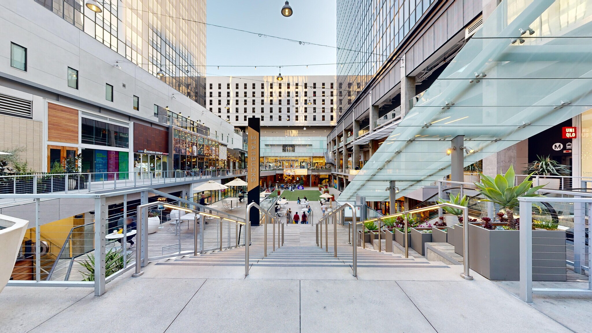 700-750 W 7th St, Los Angeles, CA à louer Photo principale– Image 1 sur 9
