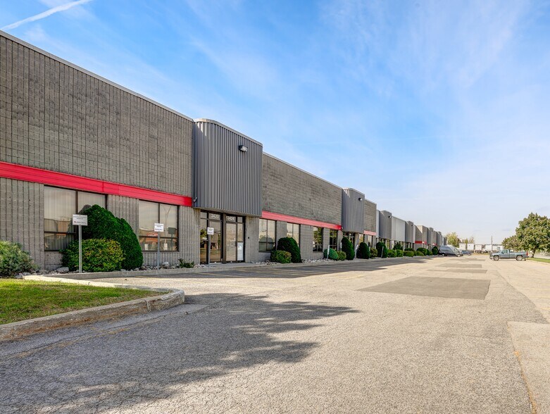 3420-3480 Boul Industriel, Laval, QC à louer - Photo de l’immeuble – Image 3 sur 13