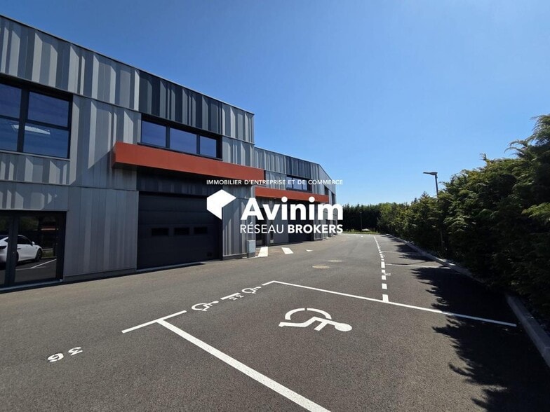Local d'activités dans Sillingy à vendre - Photo de l’immeuble – Image 2 sur 12