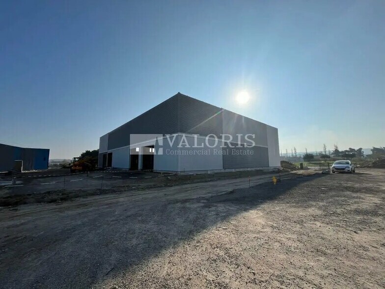 Local d'activités dans Marignane à vendre - Photo de l’immeuble – Image 2 sur 22