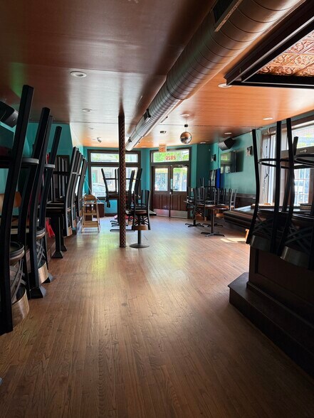 2826 N LINCOLN Ave, Chicago, IL à louer - Photo de l’immeuble – Image 3 sur 31