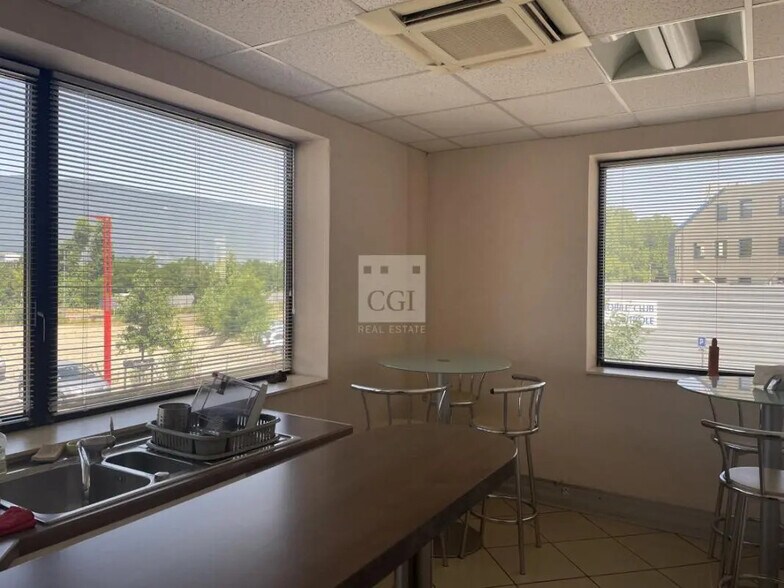 Bureau dans Chambéry à louer - Photo de l’immeuble – Image 2 sur 4