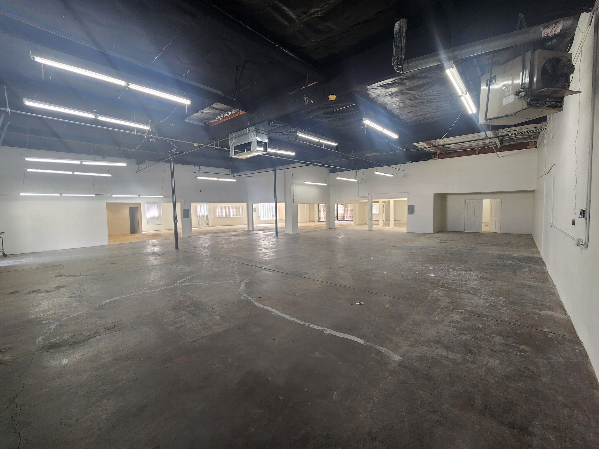 19509-19529 Business Center Dr, Northridge, CA à louer Photo intérieure– Image 1 sur 4