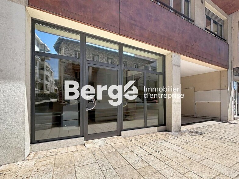 80 Avenue Du Général Leclerc, Saint-Laurent-du-Var à louer - Photo de l’immeuble – Image 2 sur 11