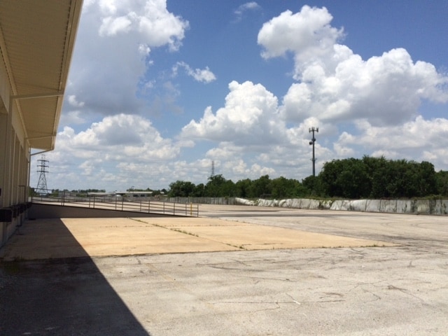 6110 Red Bluff Rd, Pasadena, TX à louer - Photo de l’immeuble – Image 2 sur 8