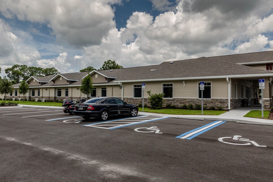 Assisted living way, South Daytona, FL à vendre - Photo de l’immeuble – Image 3 sur 13