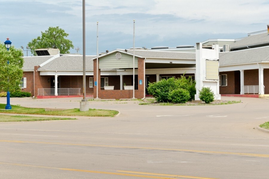 2300 Lincoln Way, Clinton, IA à vendre Photo principale– Image 1 sur 32