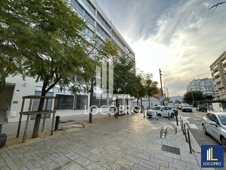 Local commercial dans Cannes à louer - Photo de l’immeuble – Image 2 sur 6