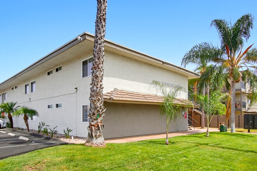 330 N Juniper St, Escondido, CA à vendre - Photo de l’immeuble – Image 2 sur 11