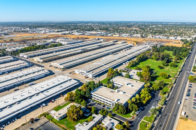 Plus de détails pour 8200-8250 Ferguson Ave, Sacramento, CA - Bureau, Industriel/Logistique à louer