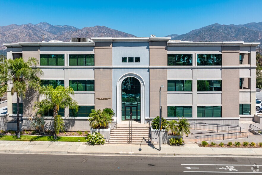 225 E Santa Clara St, Arcadia, CA à louer - Photo de l’immeuble – Image 3 sur 5