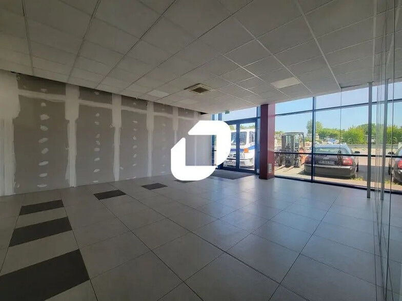 Bureau dans Chilly-Mazarin à louer - Photo intérieure – Image 2 sur 7