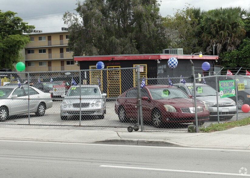 11537 NW 27th Ave, Miami, FL à louer - Photo de l’immeuble – Image 2 sur 6