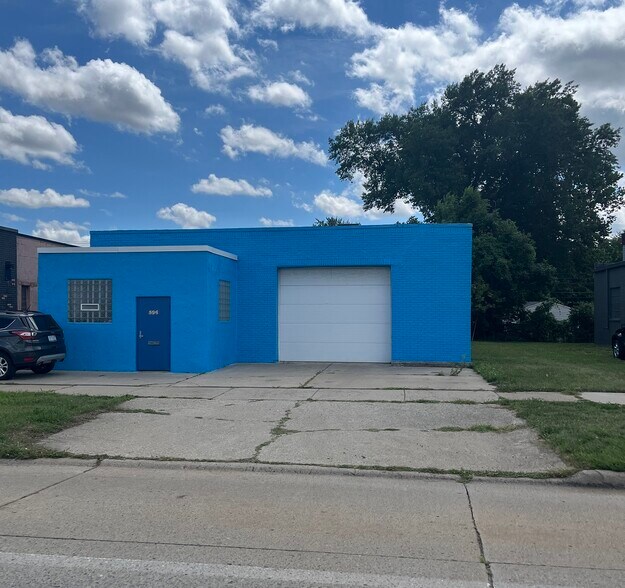596 E 10 Mile Rd, Hazel Park, MI à vendre - Photo de l’immeuble – Image 2 sur 2