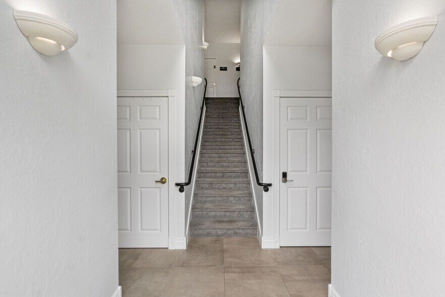 9672 S 700 E, Sandy, UT à louer - Photo de l’immeuble – Image 3 sur 21