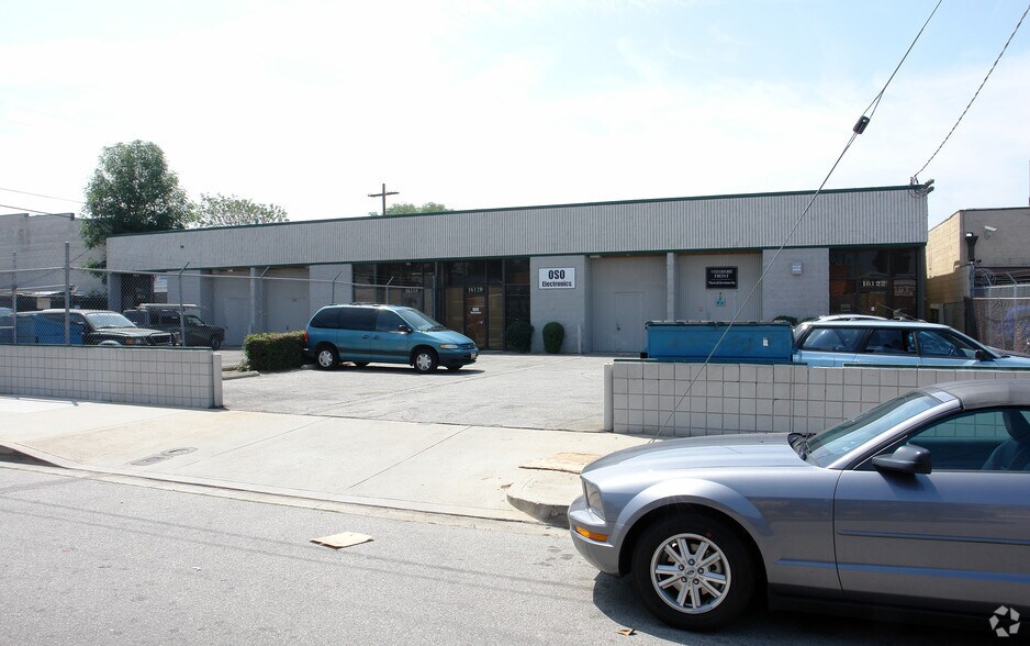 16116 Cohasset St, Van Nuys, CA à louer - Photo de l’immeuble – Image 2 sur 6