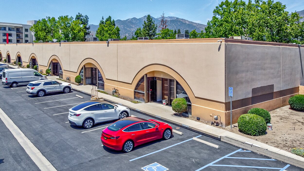 150-176 W Pomona Ave, Monrovia, CA à vendre Photo principale– Image 1 sur 20