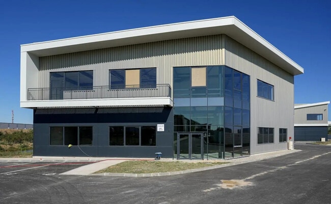 Plus de détails pour Local d’activités à vendre