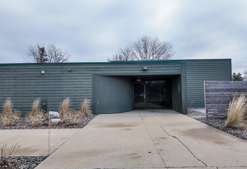 1808 S Cliff Ave, Sioux Falls, SD à louer - Photo principale – Image 2 sur 16