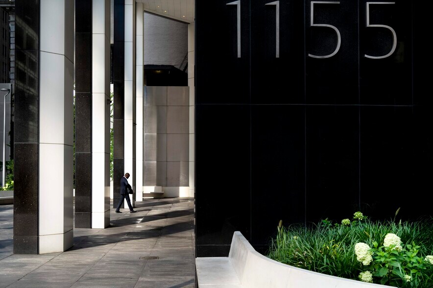 1155 Avenue of the Americas, New York, NY à louer - Photo de l’immeuble – Image 3 sur 18
