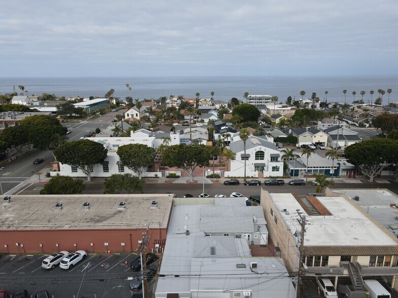 555 2nd St, Encinitas, CA à louer - Photo de l’immeuble – Image 2 sur 6