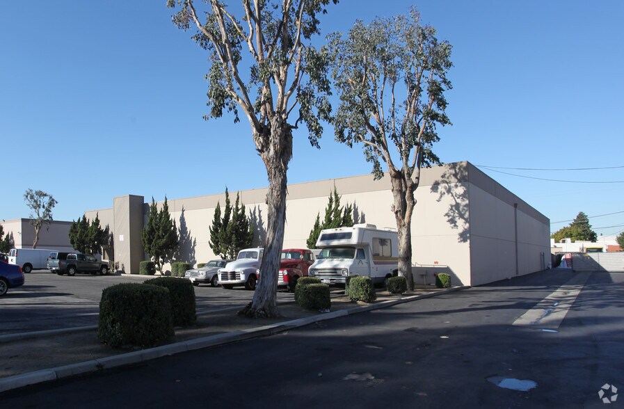 1169 N Grove St, Anaheim, CA à louer - Photo de l’immeuble – Image 3 sur 5