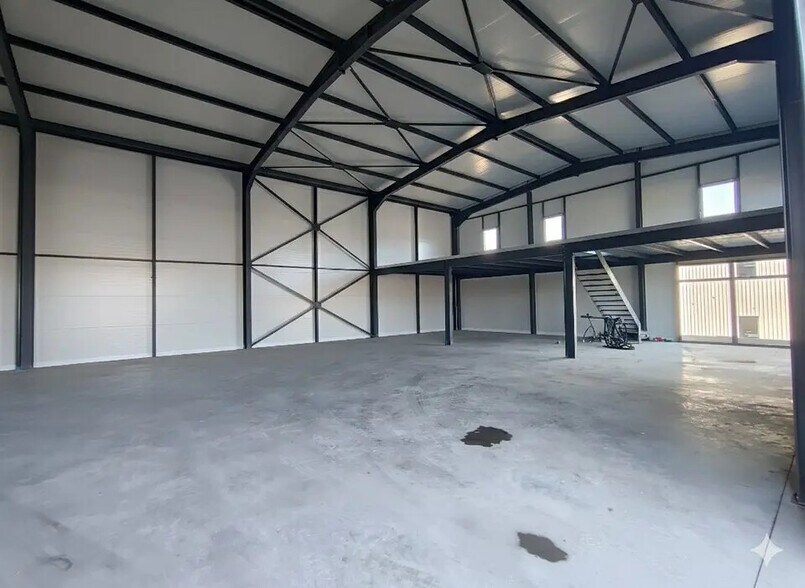 Local d’activités dans Vaulx-Milieu à louer - Photo intérieure – Image 2 sur 4