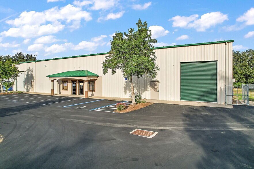 1811 Greenleaf Ln, Leesburg, FL à louer - Photo de l’immeuble – Image 2 sur 29