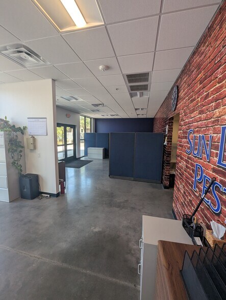 1340 E Riggs Rd, Chandler, AZ à louer - Photo de l’immeuble – Image 2 sur 8