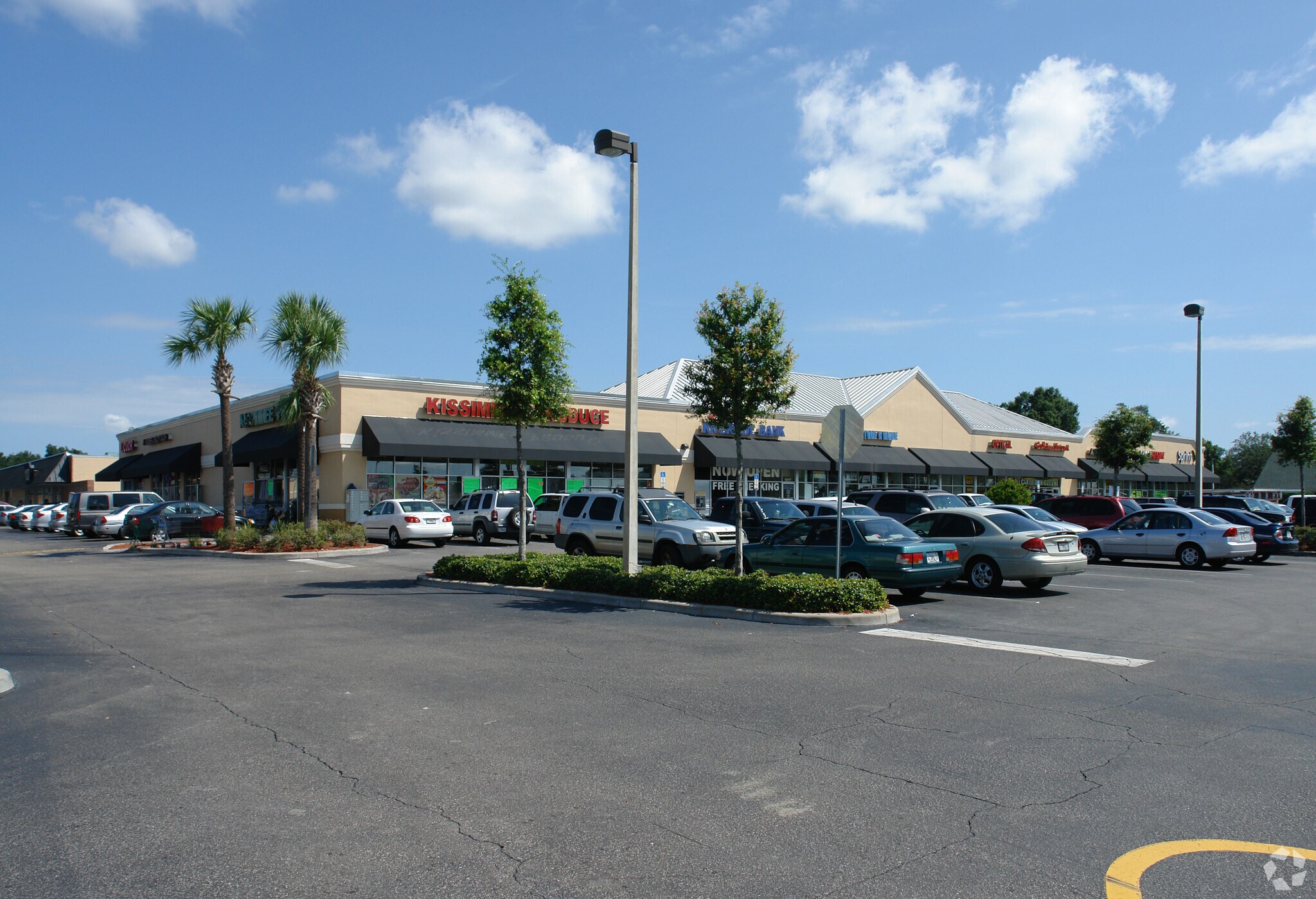 1001-1015 W Vine St, Kissimmee, FL à louer Photo principale– Image 1 sur 7