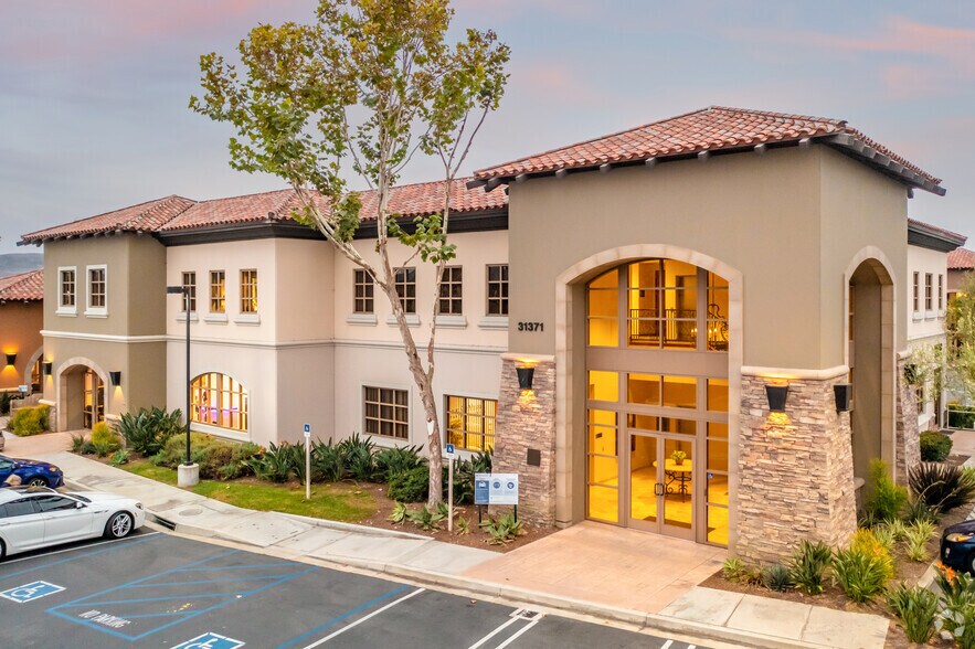31371 Rancho Viejo Rd, San Juan Capistrano, CA à louer - Photo de l’immeuble – Image 1 sur 3