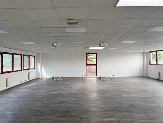 Local d’activités dans Le Blanc-Mesnil à louer - Photo de l’immeuble – Image 3 sur 4