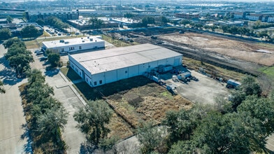 10511 Fallstone Rd, Houston, TX à louer Photo de l’immeuble– Image 2 sur 7