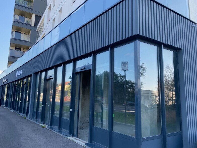 242 Rue Léon Blum, Villeurbanne à louer - Photo de l’immeuble – Image 1 sur 1