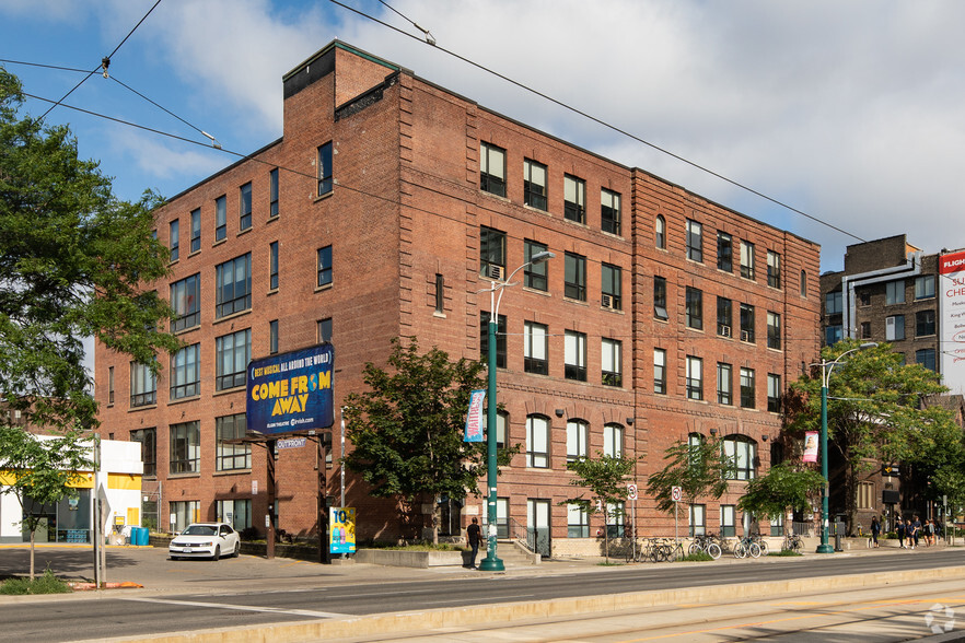 40-46 Spadina Ave, Toronto, ON à louer - Photo principale – Image 1 sur 3