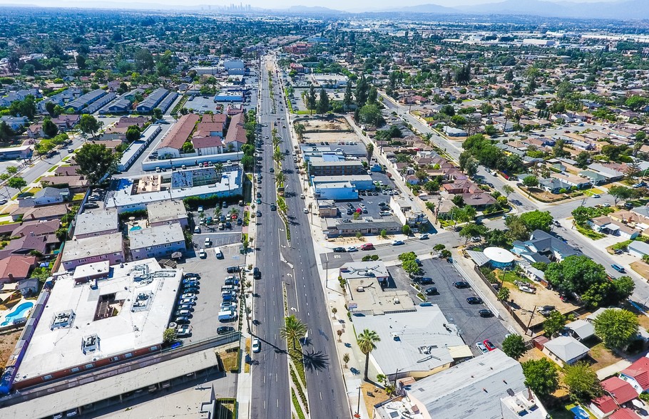 9301-9315 Telegraph Rd, Pico Rivera, CA à louer - Photo de l’immeuble – Image 2 sur 11