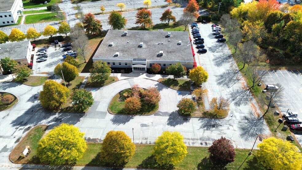 5 Mollison Way, Lewiston, ME à louer - Photo de l’immeuble – Image 2 sur 9