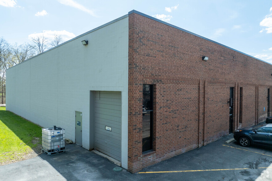 6161 Cochran Rd, Solon, OH à louer - Photo de l’immeuble – Image 3 sur 5