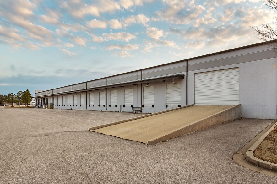 2115-2155 Spicer Cv, Memphis, TN à louer - Photo de l’immeuble – Image 2 sur 6