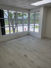 13350-13380 SW 128th St, Miami, FL à louer Photo intérieure– Image 2 sur 11