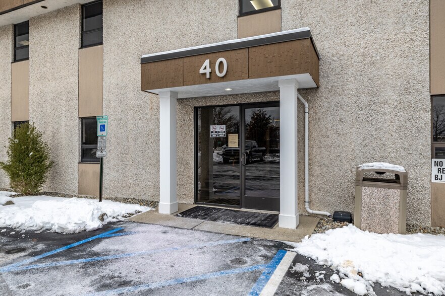 40 Brunswick Ave, Edison, NJ à louer - Photo de l’immeuble – Image 3 sur 14