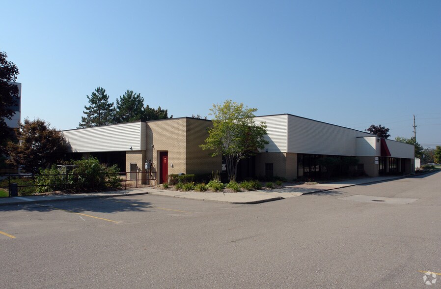 7011 Orchard Lake Rd, West Bloomfield, MI à vendre - Photo de l’immeuble – Image 3 sur 3