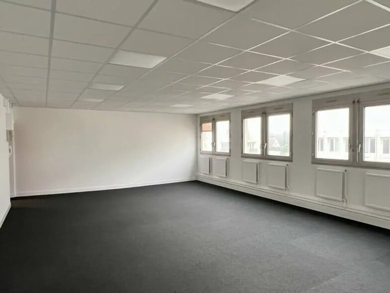 Bureau dans Caen à louer - Photo de l’immeuble – Image 2 sur 7