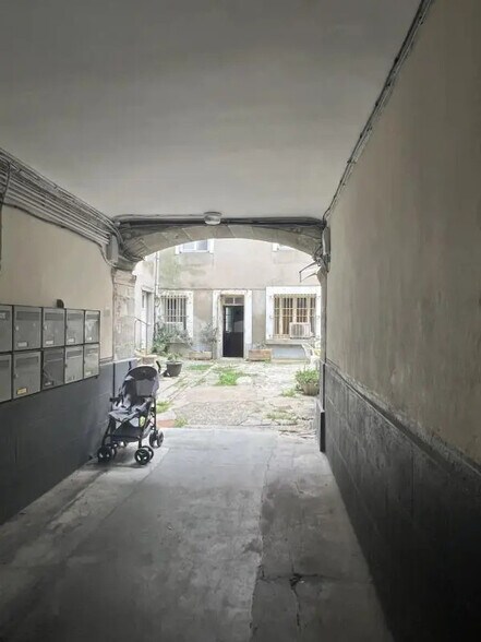 Local d'activités dans Carcassonne à vendre - Photo de l’immeuble – Image 2 sur 16