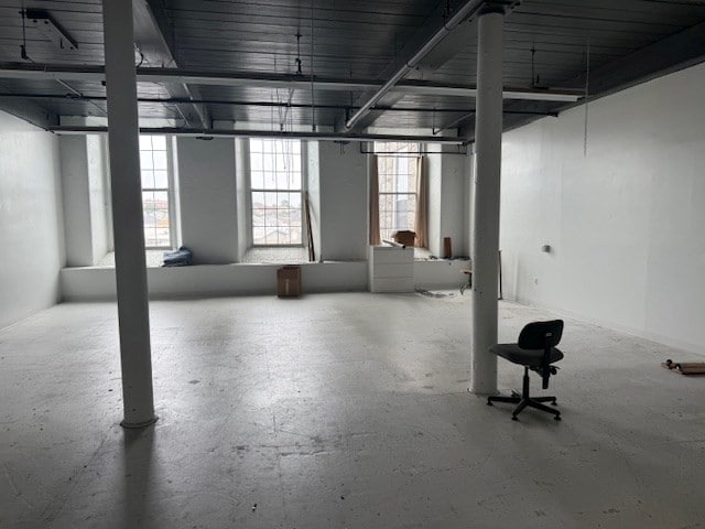 657 Quarry St, Fall River, MA à louer Photo intérieure– Image 1 sur 1