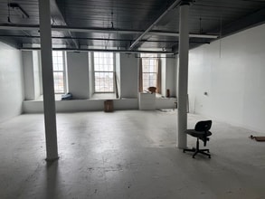 657 Quarry St, Fall River, MA à louer Photo intérieure– Image 1 sur 1