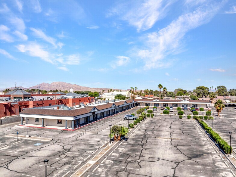 4160 S Pecos Rd, Las Vegas, NV à louer - Photo de l’immeuble – Image 1 sur 13