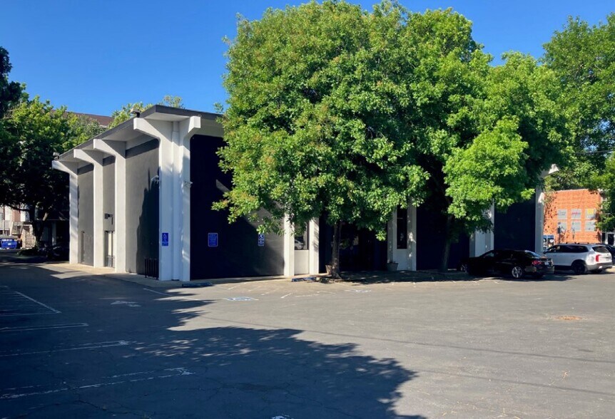 1331 21st St, Sacramento, CA à vendre - Photo de l’immeuble – Image 1 sur 5