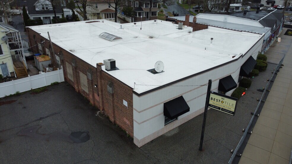911 Belmont Ave, Springfield, MA à vendre - Photo de l’immeuble – Image 2 sur 8