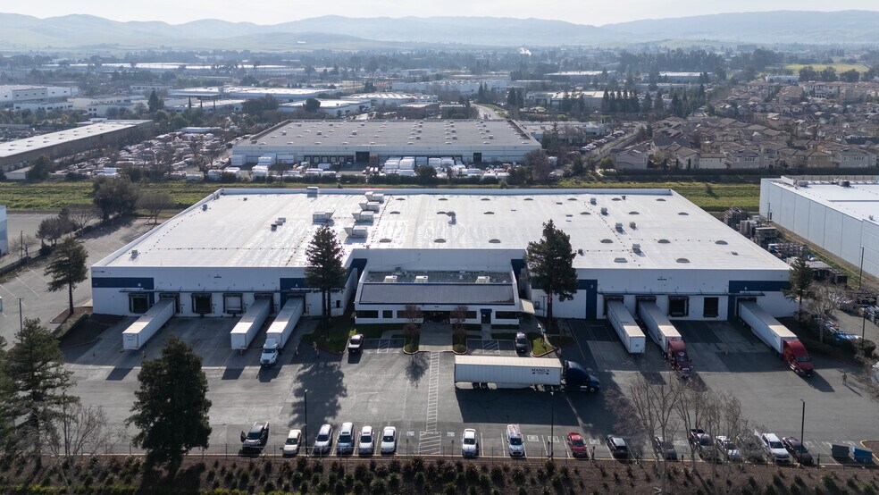 6383 Las Positas Rd, Livermore, CA à louer - Photo de l’immeuble – Image 1 sur 17